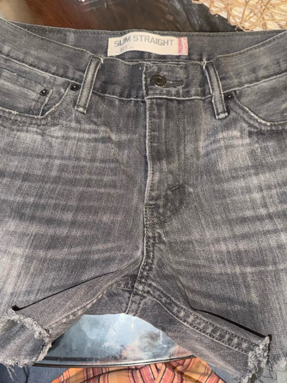 Levi’s 514 Slim Straight Distressed Denim Cutoff Shorts – Size 30